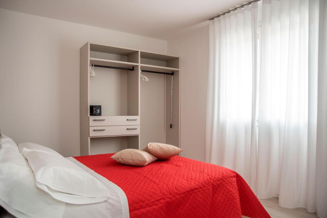 Camelot Red - Appartamenti Верона Екстер'єр фото